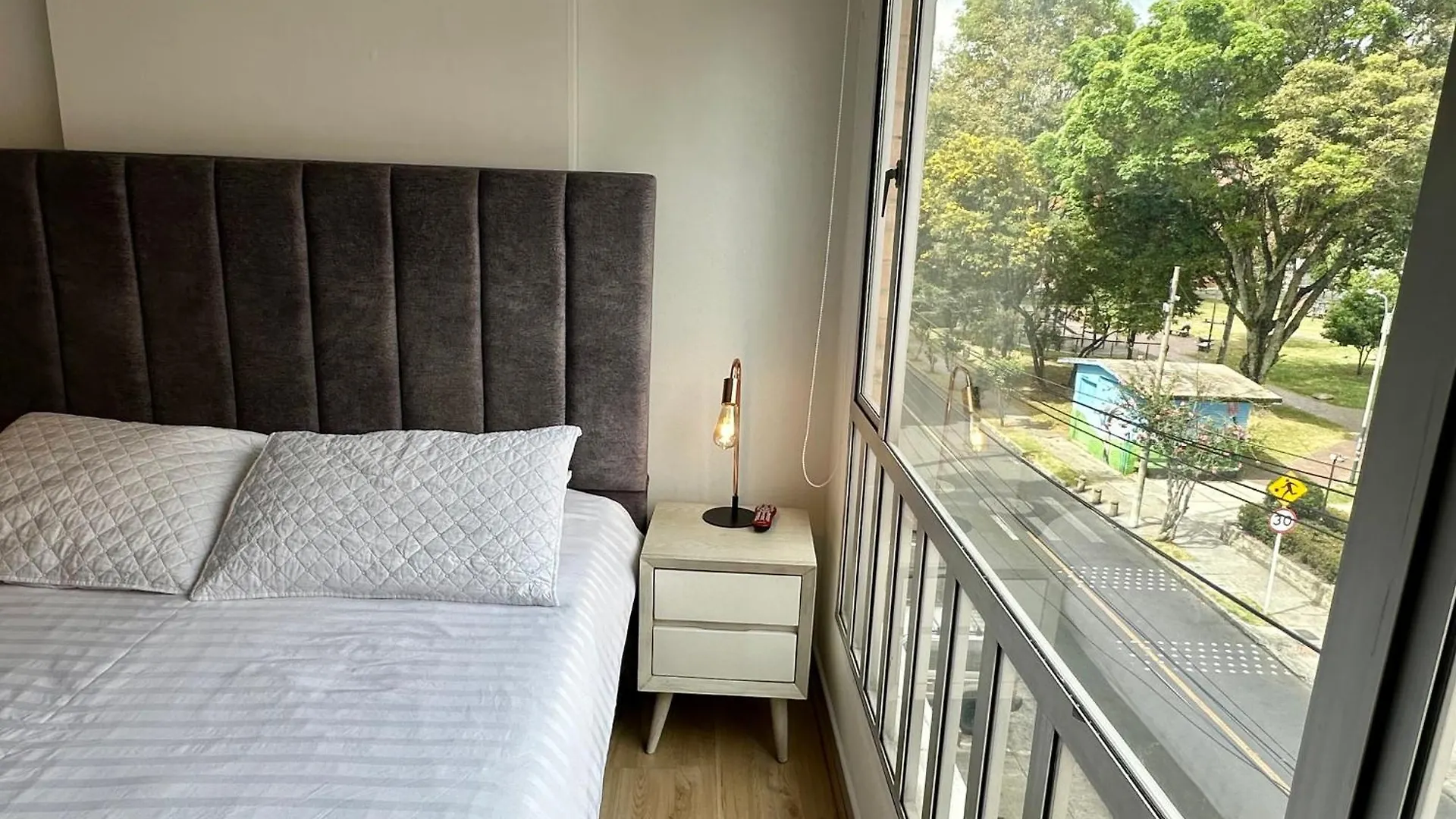Amplios Duplex 3 Habitaciones Calle 109 Bogota Colombia