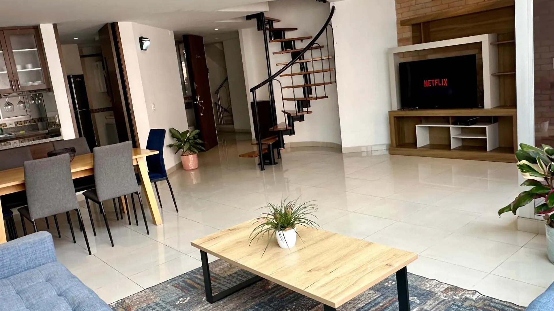 Amplios Duplex 3 Habitaciones Calle 109 Bogota 0*,  Colombia